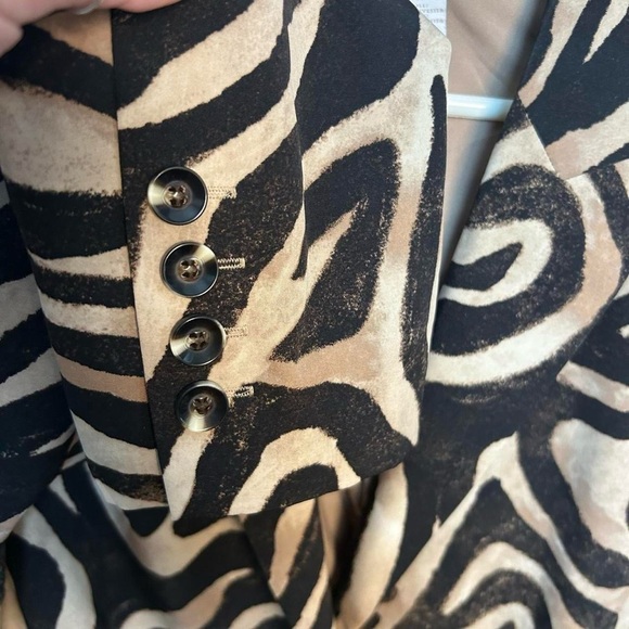 Chico’s Satin Zebra Blazer L / US 12 – Neutral Chic Statement Jacket - Picture 4 of 10